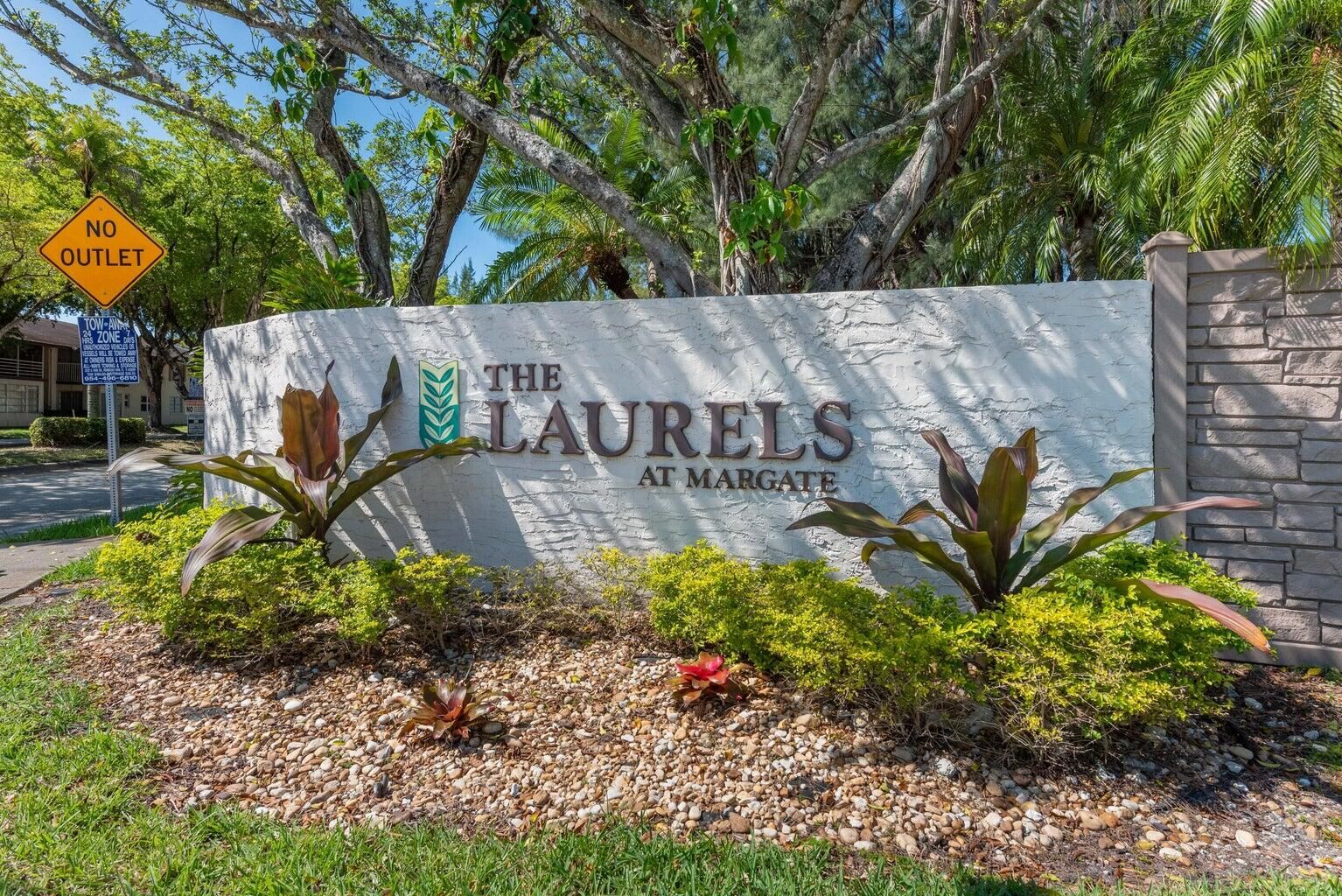 Property Photo: 135 E Laurel Drive 905 FL 33063