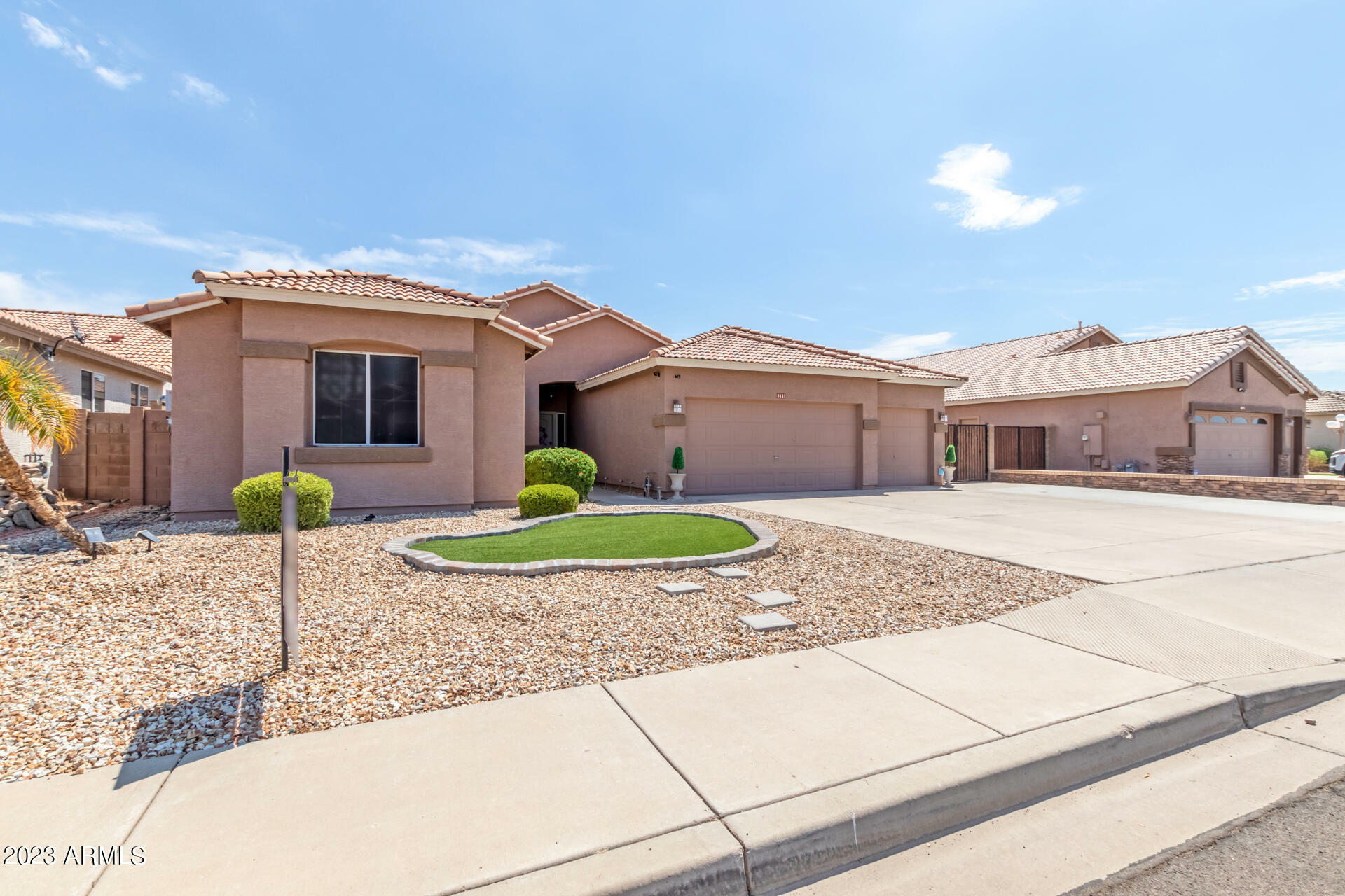 Property Photo:  8621 W Jenan Drive  AZ 85345 