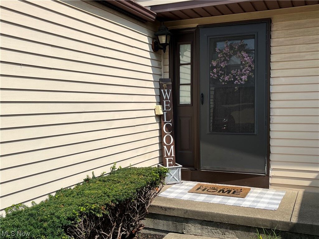 Property Photo:  542 Topaz Lane  OH 44212 