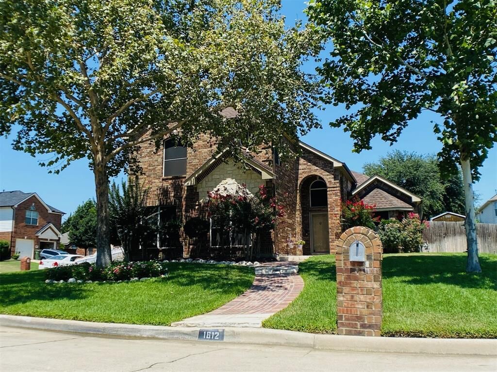 Property Photo:  1612 Monte Carlo Drive  TX 76063 