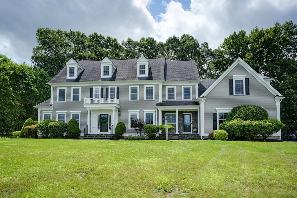 Property Photo: 21 Robin Dr MA 01536
