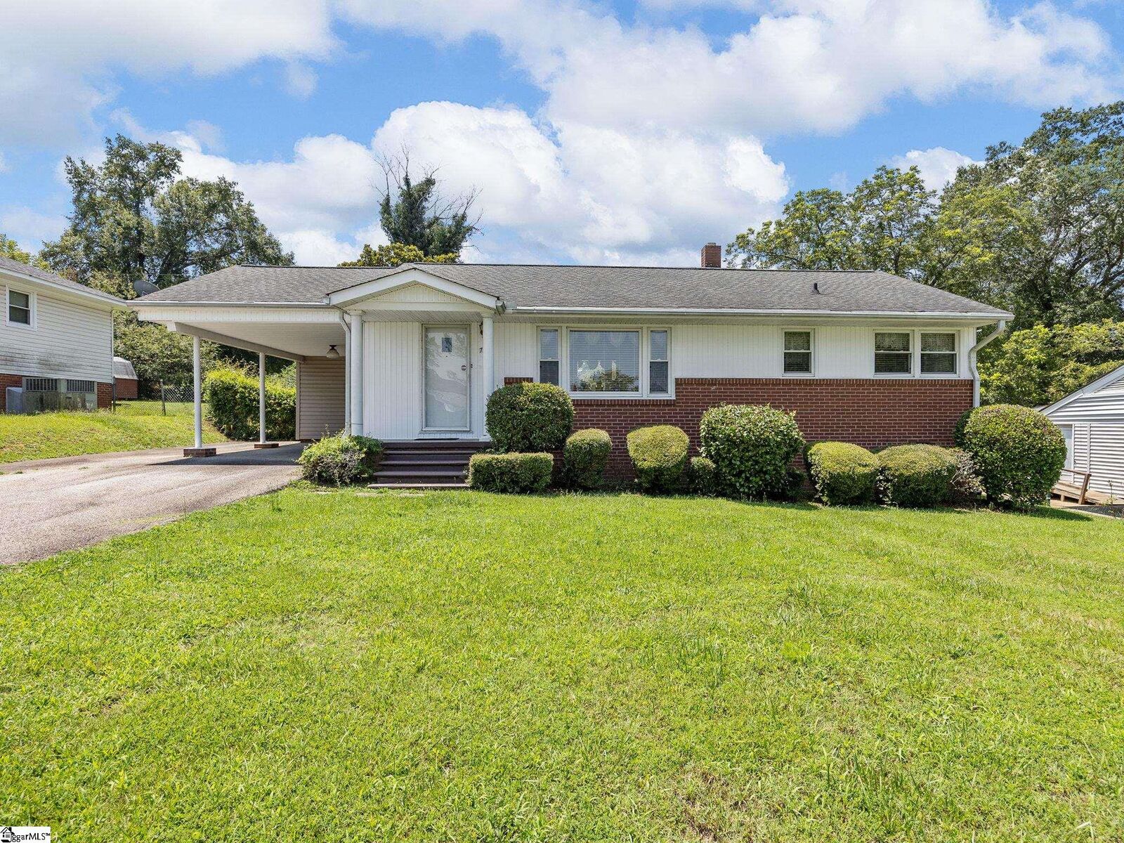 Property Photo: 711 Springhill Avenue SC 29303-3118