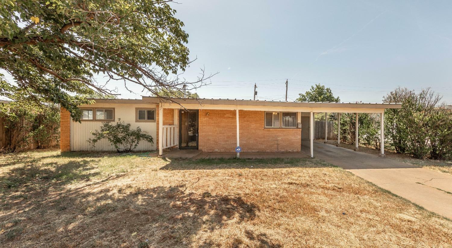 Property Photo:  1912 E 1st Place  TX 79403 