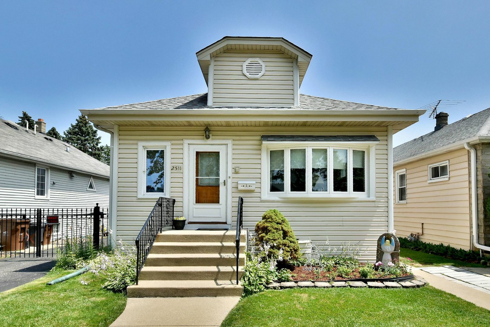 Property Photo:  2511 Clinton Street  IL 60171 