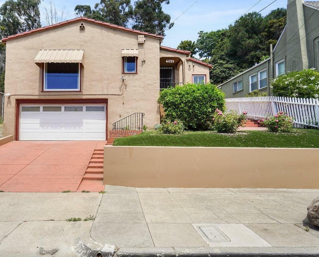 Property Photo:  7544 Outlook Avenue  CA 94605 