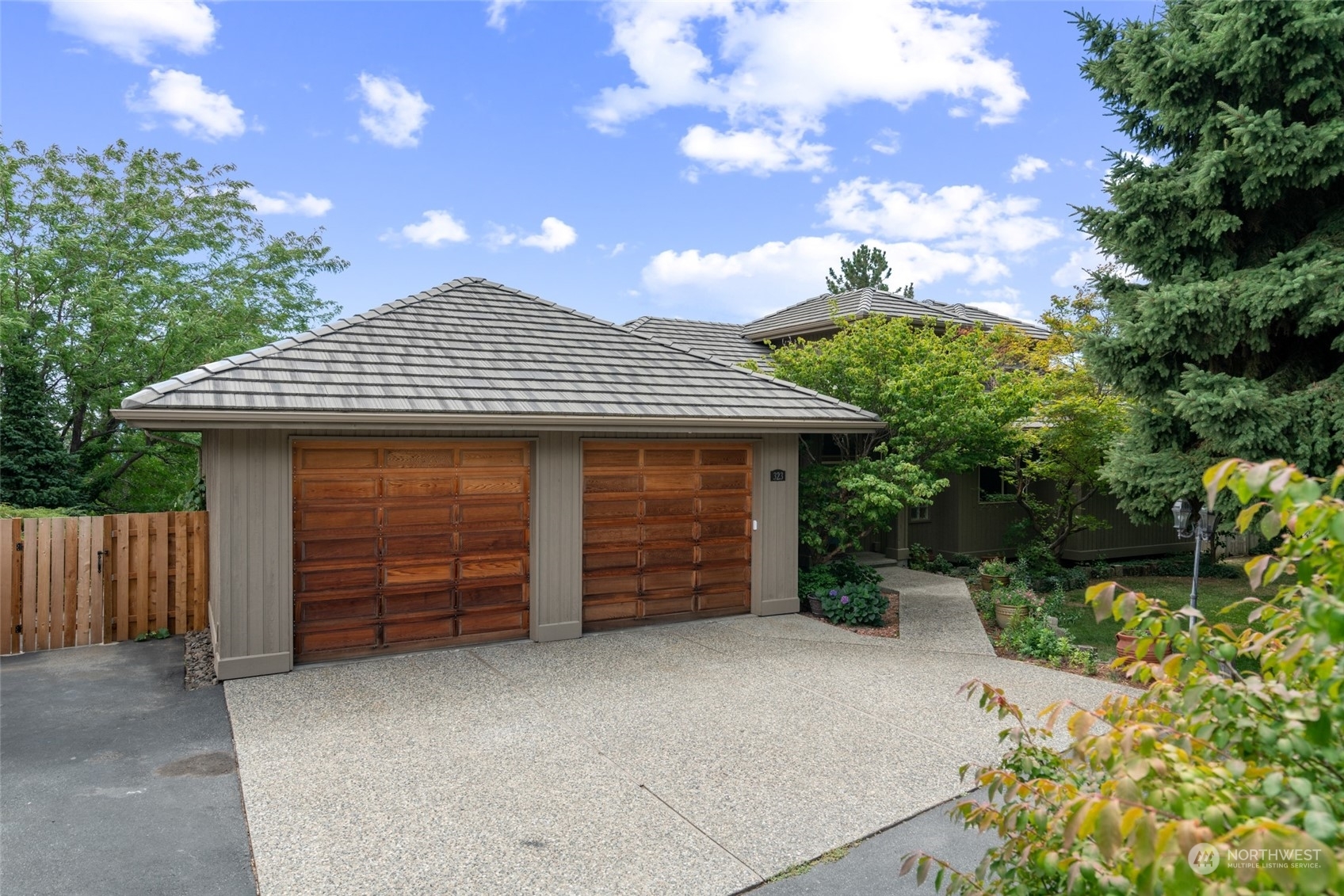 Property Photo:  323 Stoneybrook Lane  WA 98801 