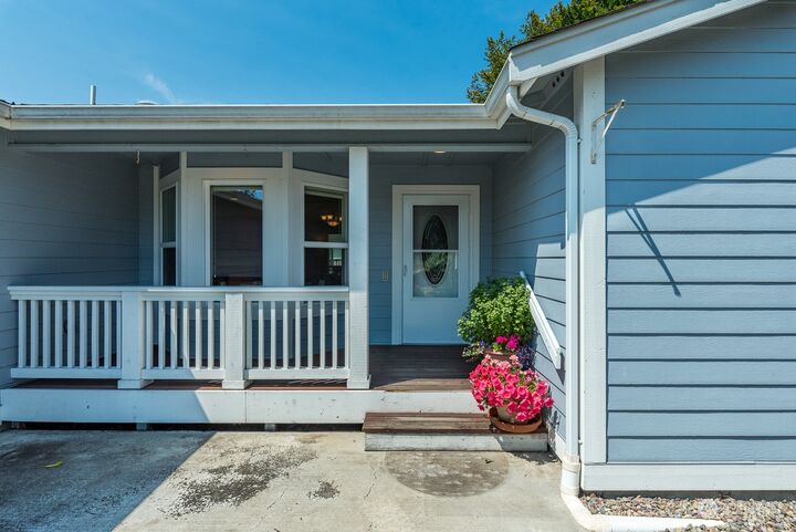 Property Photo:  4004 R Avenue  WA 98221 