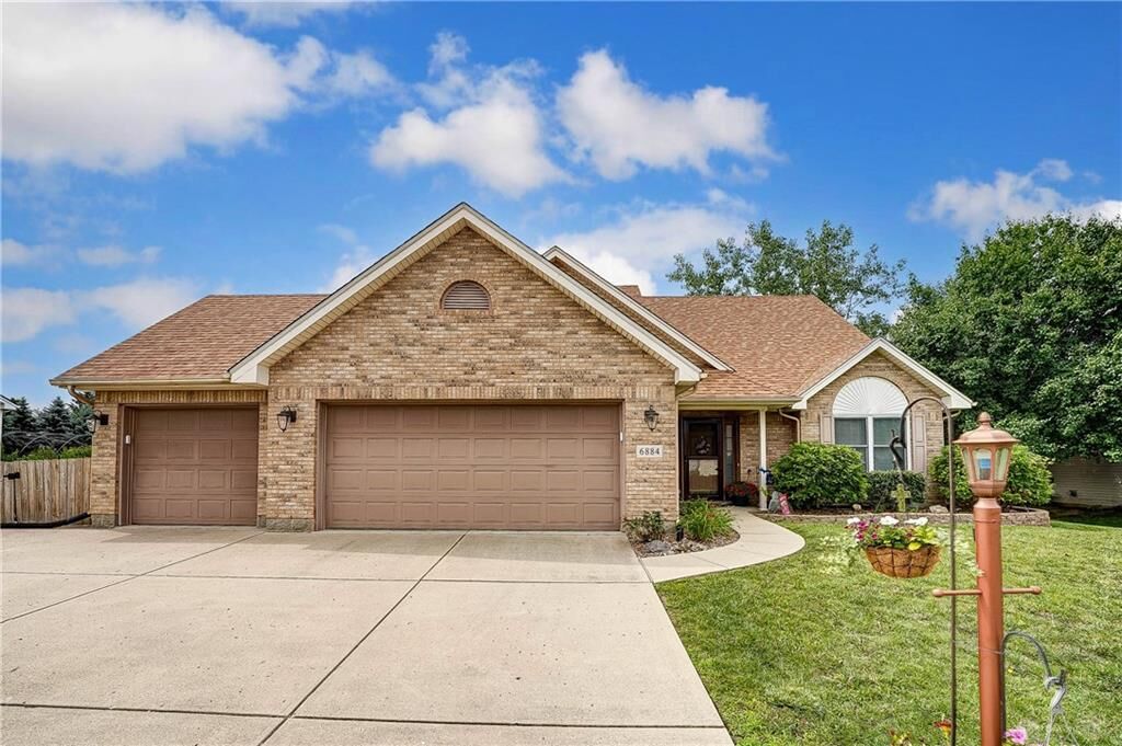 Property Photo:  6884 Summergreen Drive  OH 45424 