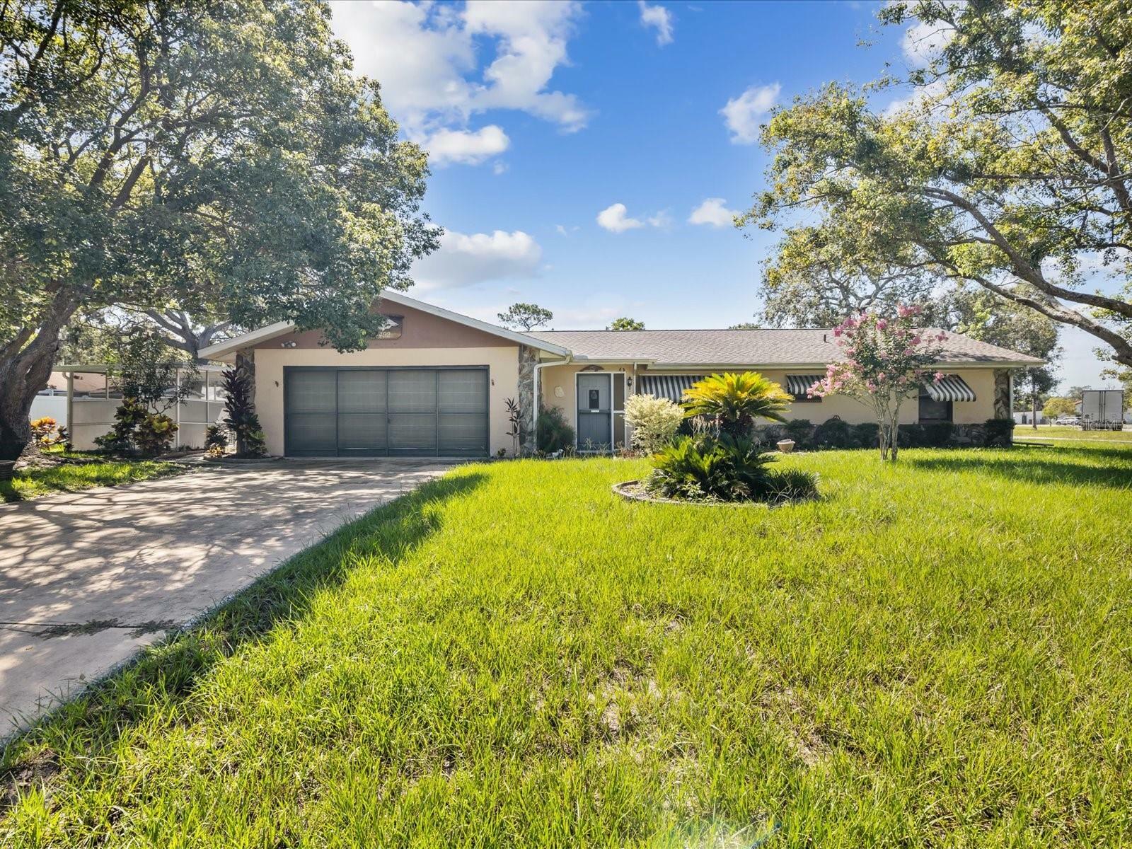 Property Photo:  1492 Waterfall Drive  FL 34608 