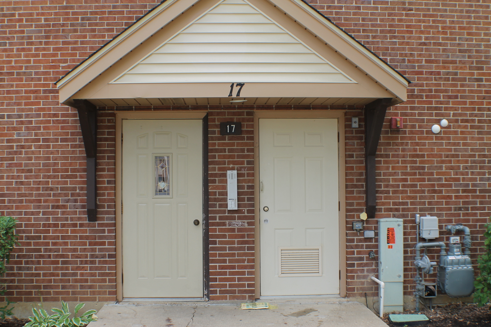 Property Photo: 17 Parkside Court 3 IL 60061