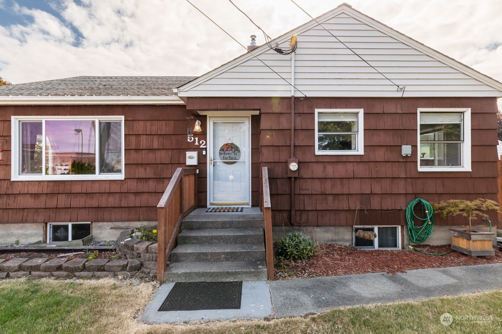 Property Photo:  512 SE Maylor Street  WA 98277 