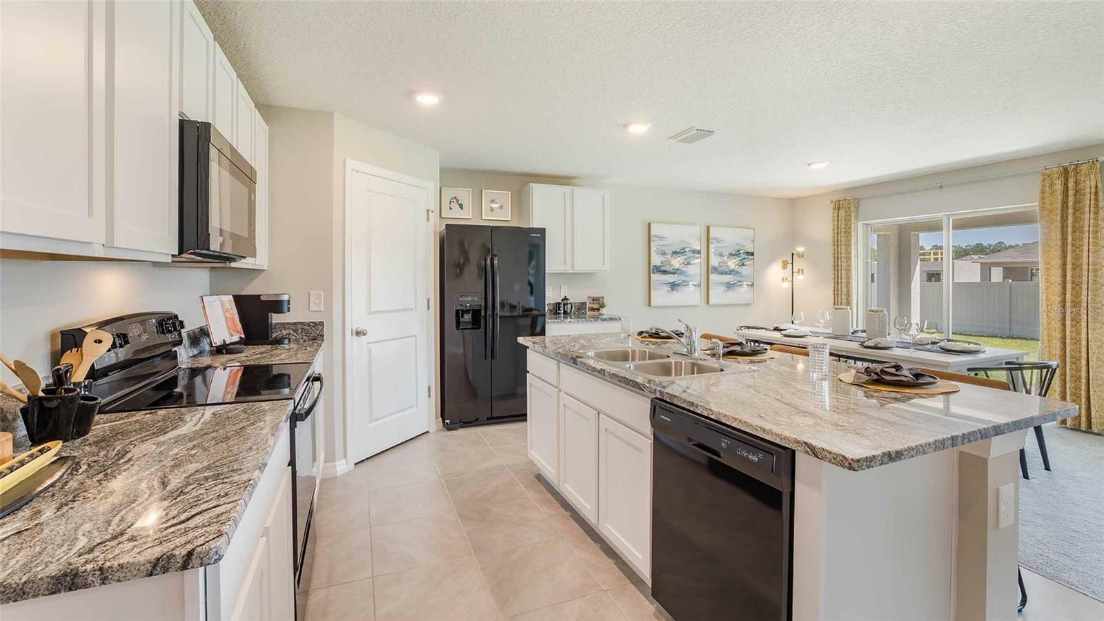 Property Photo: 12526 Cedar Hedge Glen FL 34219