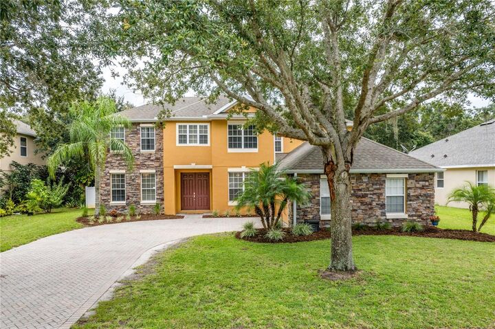 Property Photo: 125 E Blue Water Edge Drive FL 32736