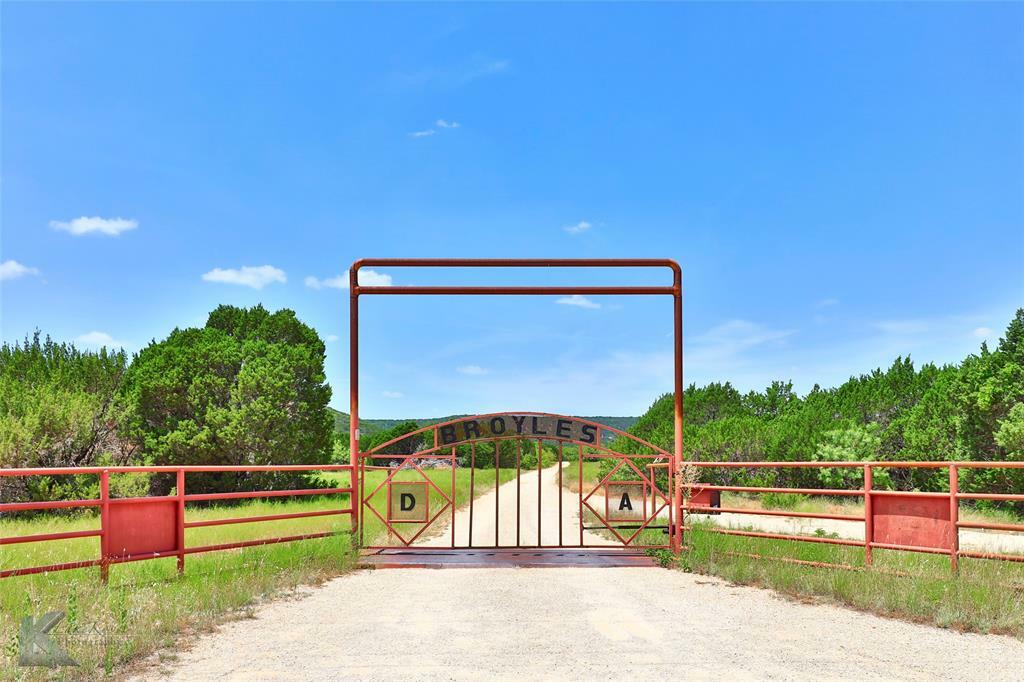 Property Photo:  802 County Road 127  TX 79562 