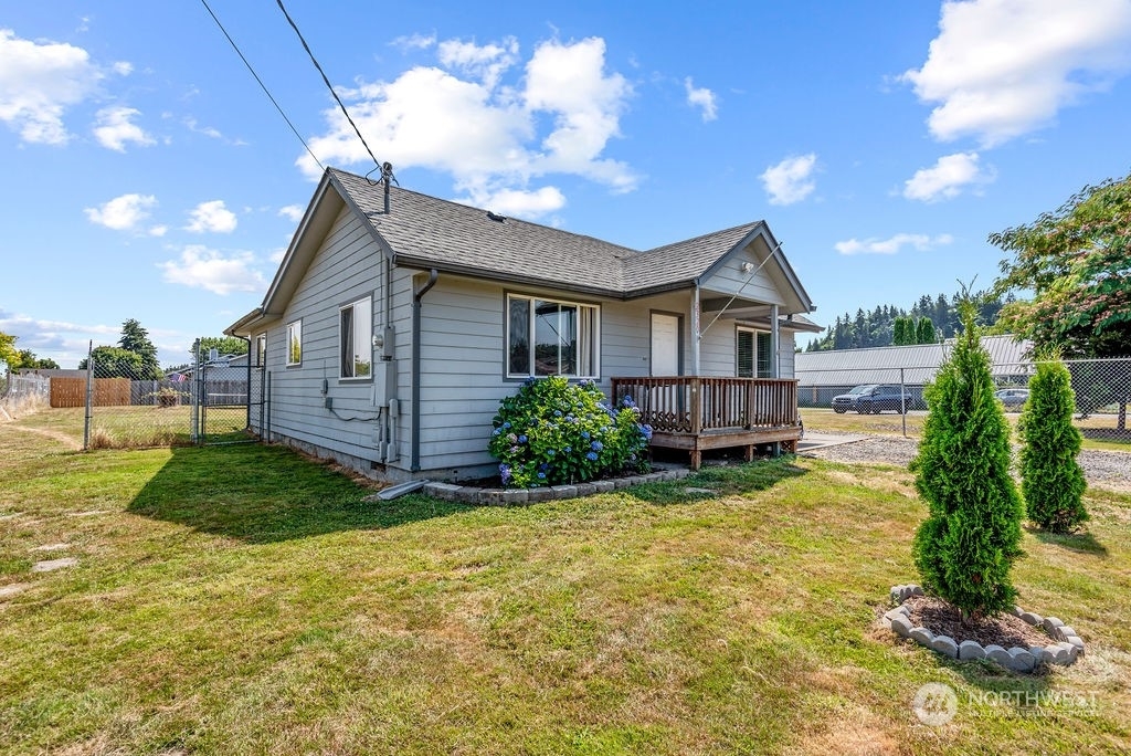 Property Photo:  2320 40th Avenue  WA 98632 