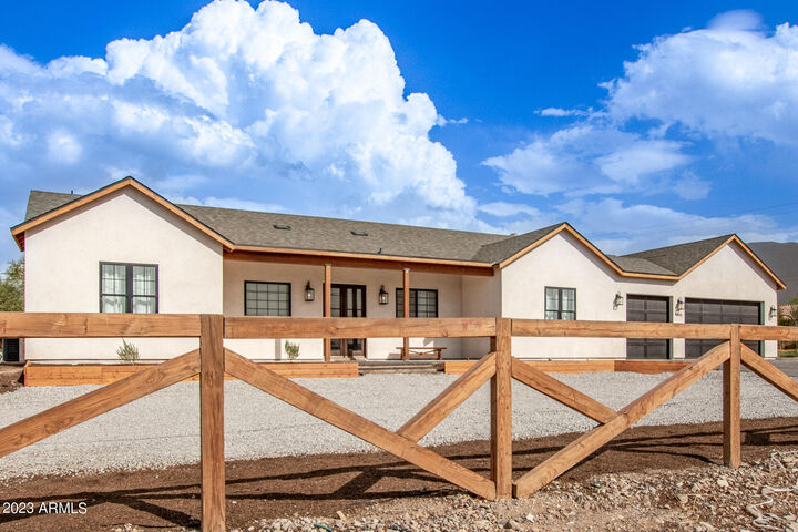 Property Photo: 9845 S 31st Avenue AZ 85339