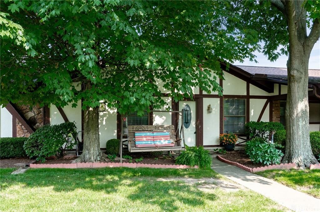 Property Photo: 937 Pine Needles Drive OH 45458