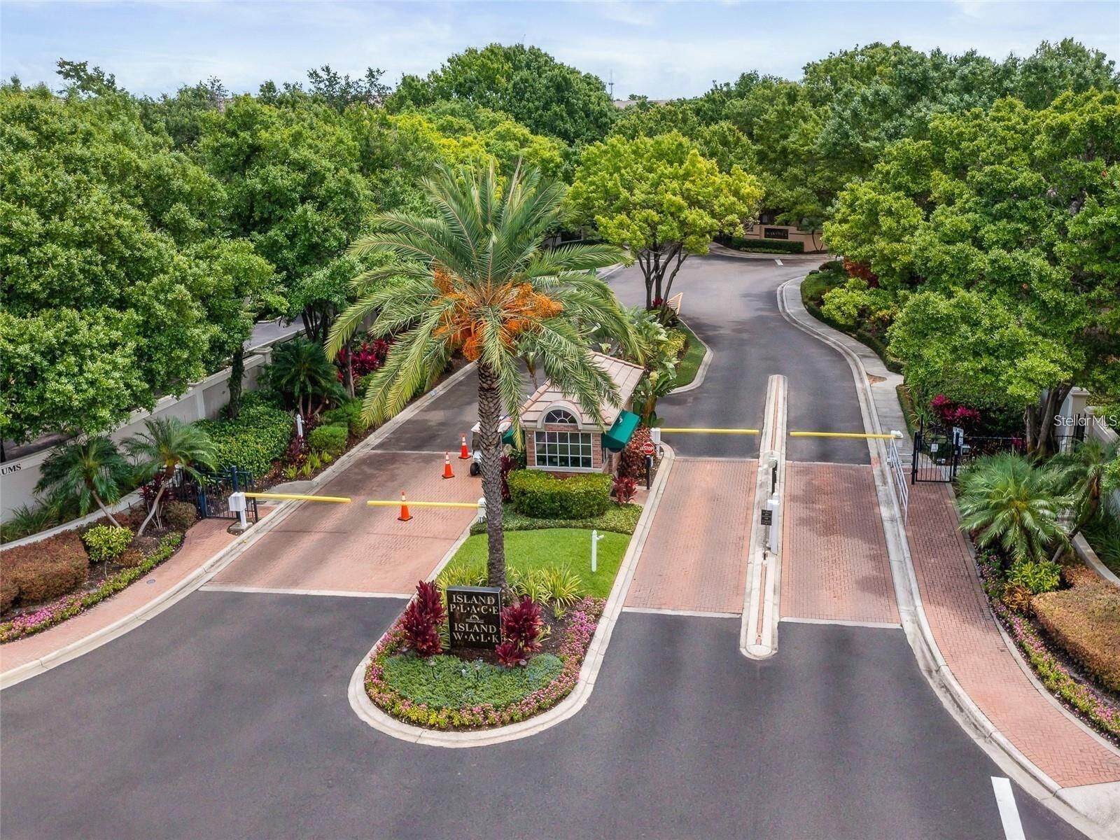 Property Photo:  736 Coral Reef Drive  FL 33602 