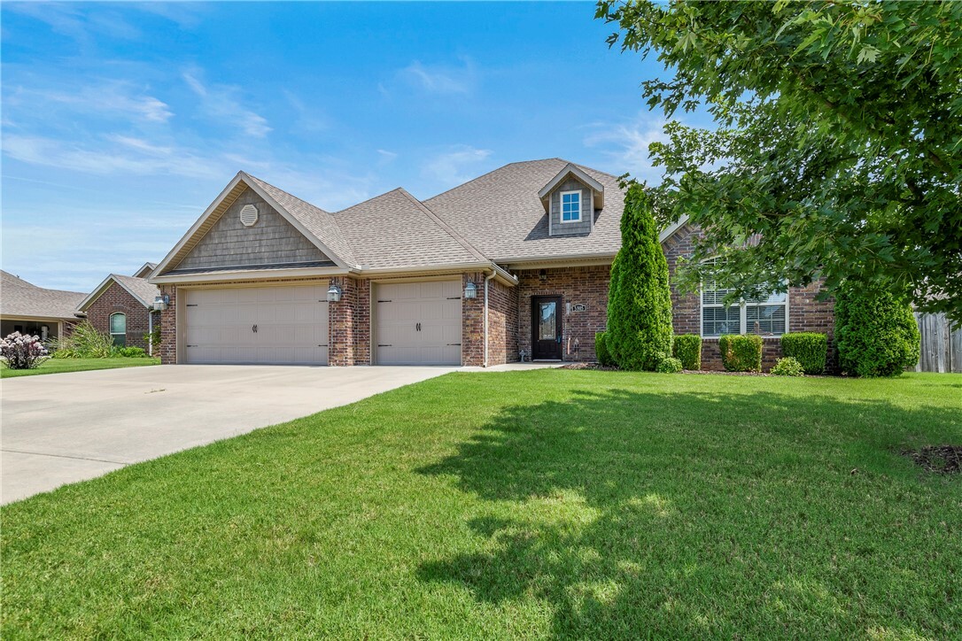 Property Photo:  5805 S 67th Street  AR 72718 