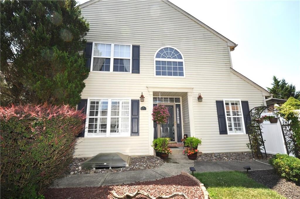 Property Photo:  2182 Woodridge Drive  PA 18062 