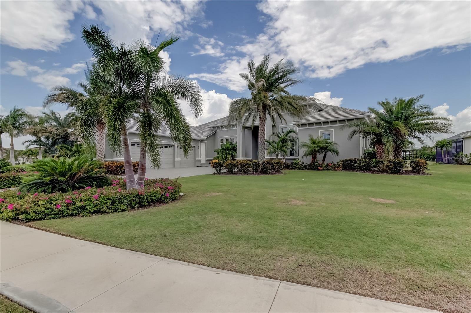 Property Photo:  819 Manns Harbor Drive  FL 33572 