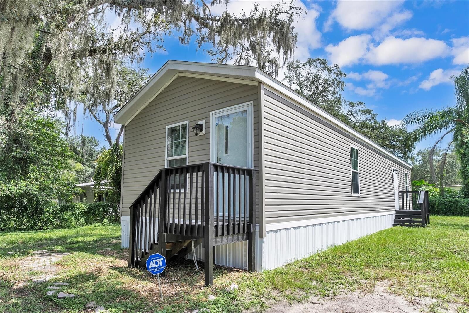 Property Photo: 5306 Hillsborough Circle FL 33610