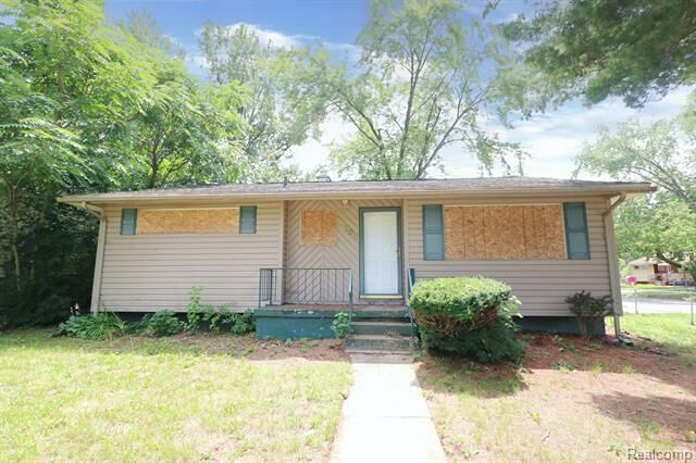 Property Photo:  2702 Epsilon Trail  MI 48506 