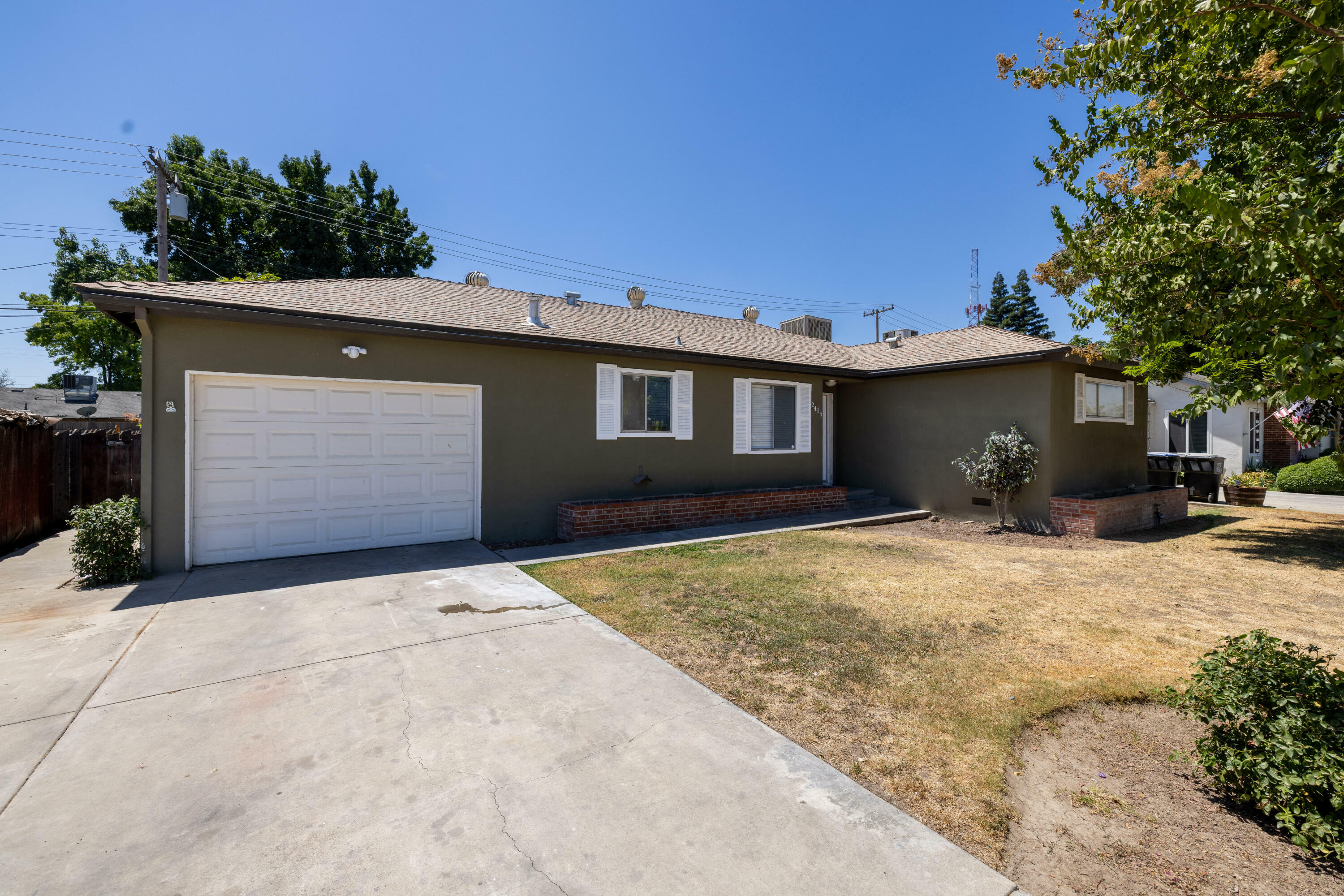 Property Photo:  2415 W Cambridge Avenue  CA 93277 