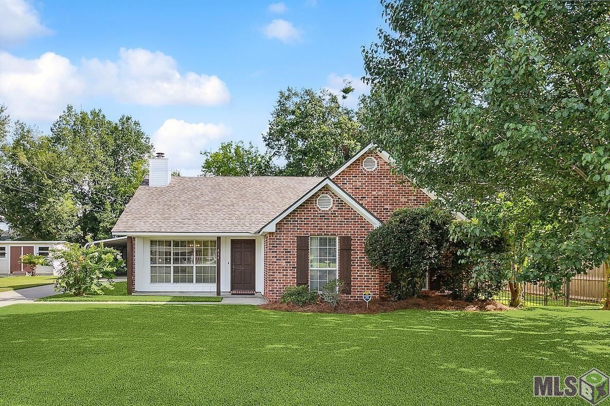 Property Photo: 414 E Spillman Dr LA 70737