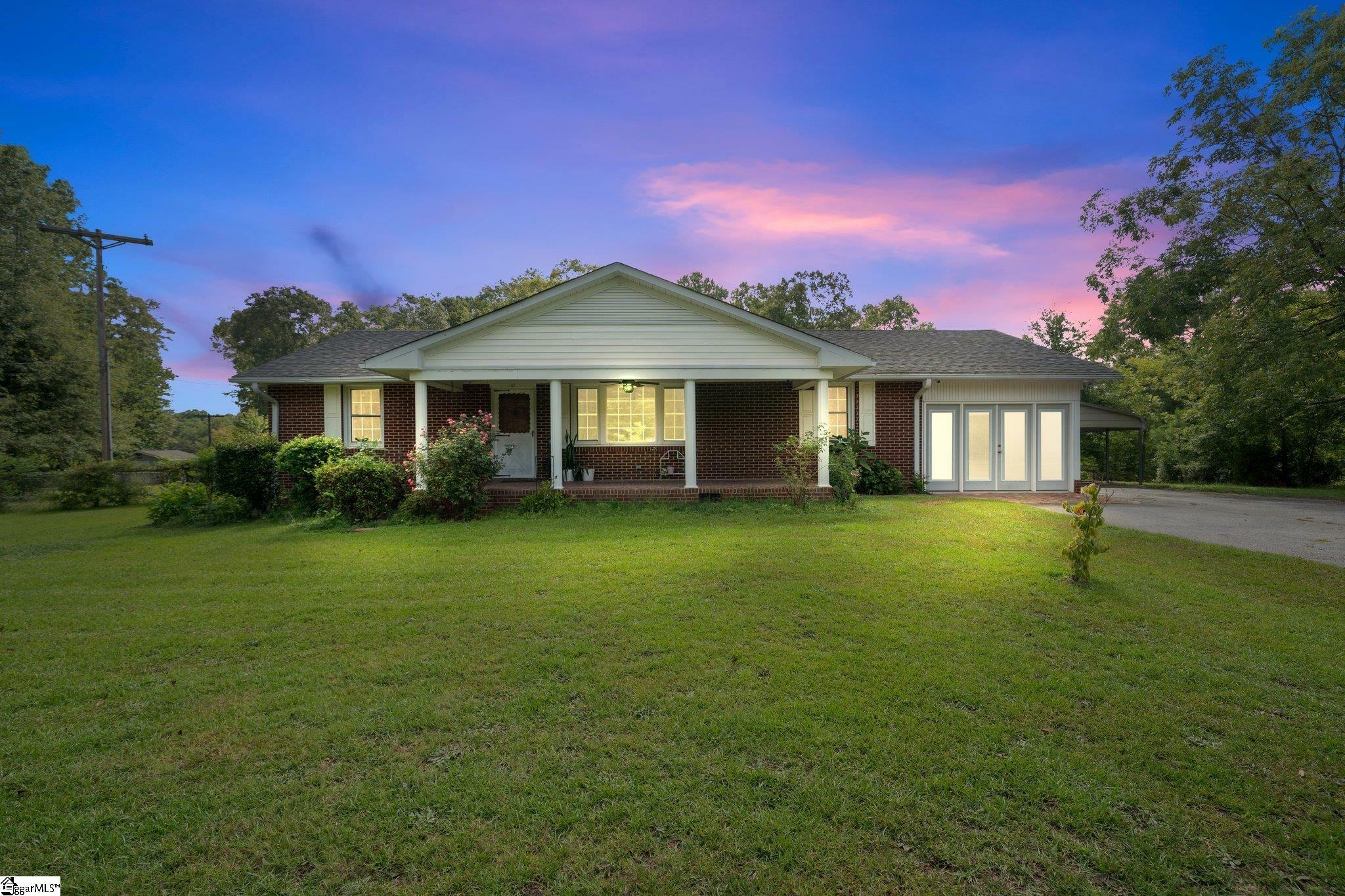 Property Photo:  208 Windsor Drive  SC 29360 