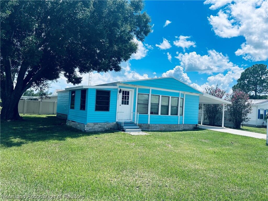 Property Photo:  1131 Sunbird Court  FL 33872 