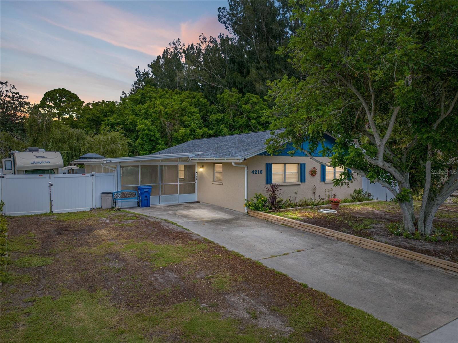 Property Photo: 4216 3rd Avenue W FL 34221