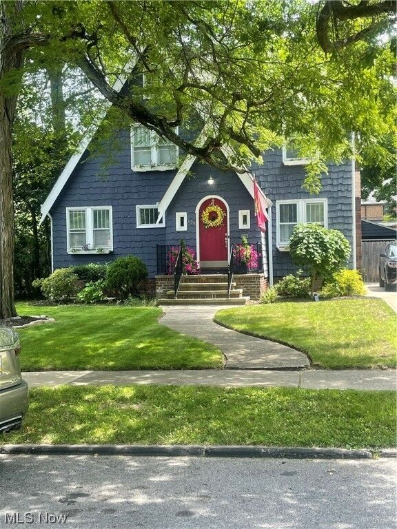 Property Photo: 879 Beverly Road OH 44121