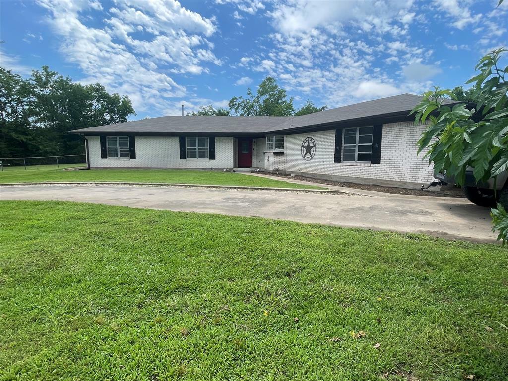 Property Photo:  917 Farm Road 900 N  TX 75478 