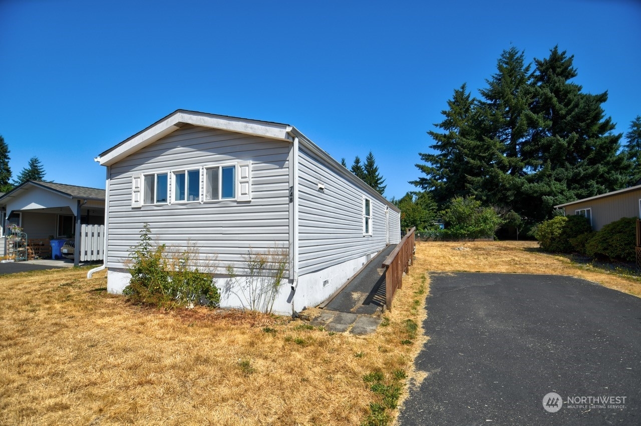 Property Photo:  748 Lincoln Avenue E  WA 98589 