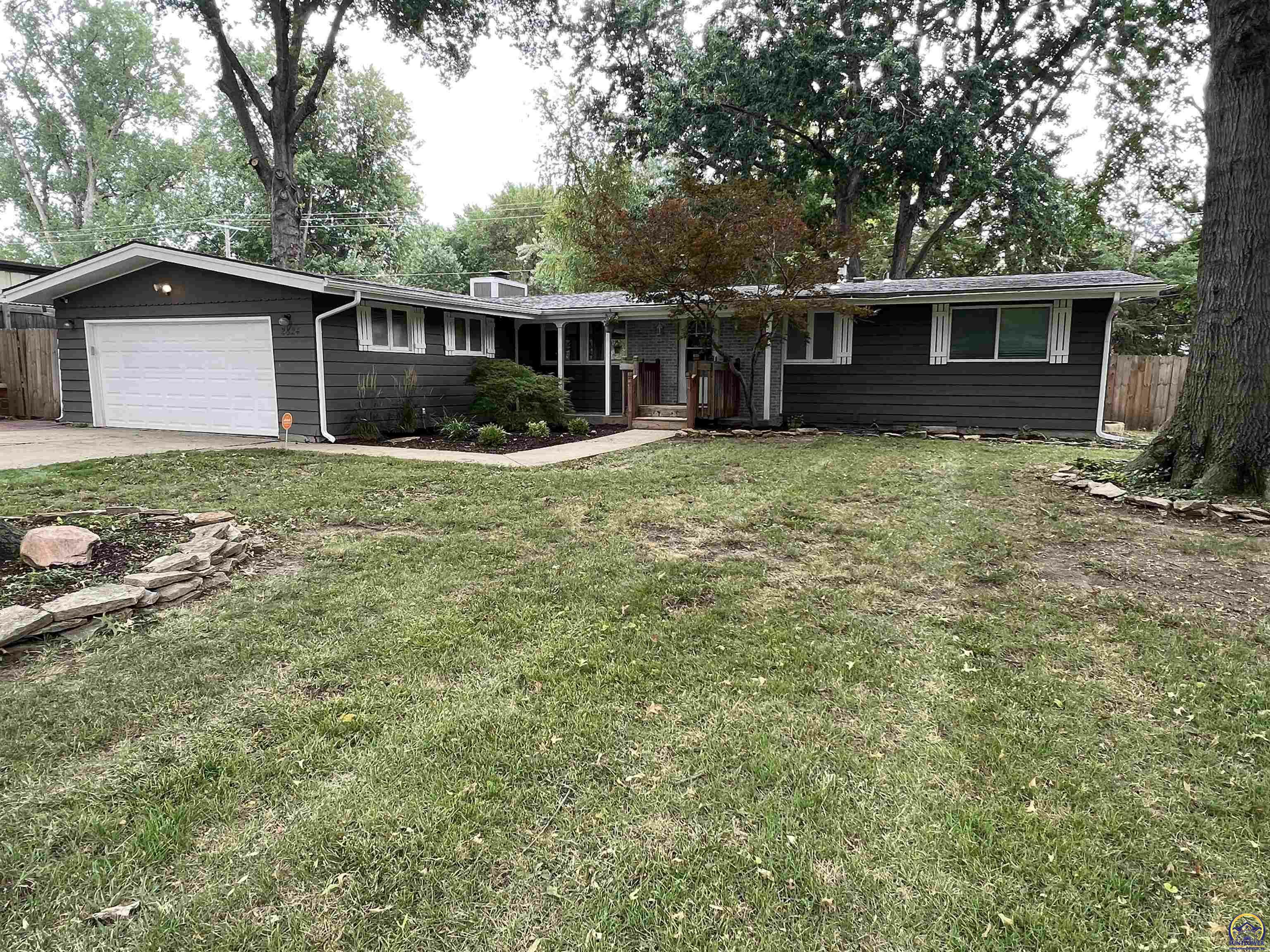 Property Photo:  2824 SW Mulvane St  KS 66611 