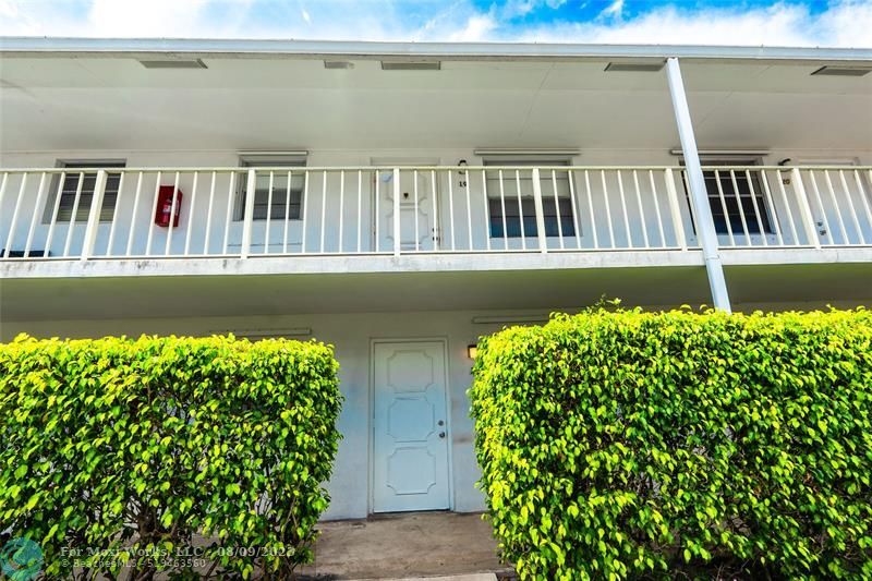 Property Photo: 1733 3rd Ave 7 FL 33460