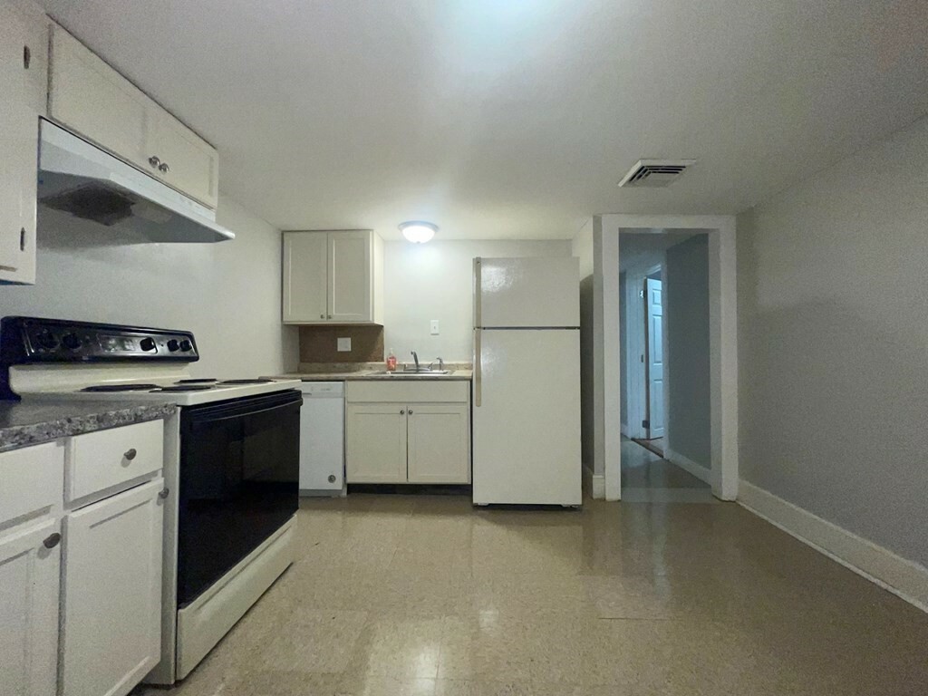 Property Photo: 342 Front Street 2R MA 01013