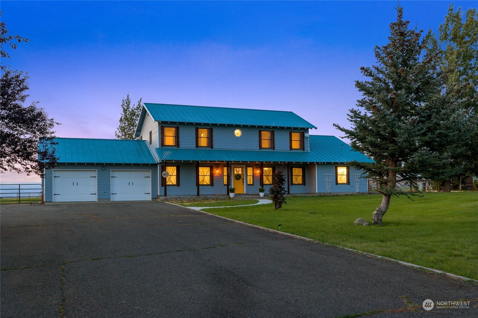 Property Photo:  801 Carroll Road  WA 98926 