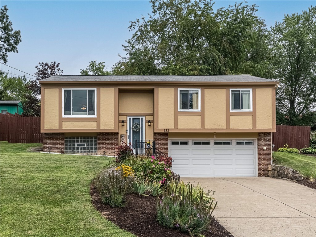 Property Photo:  132 Perryvista Avenue  PA 15237 