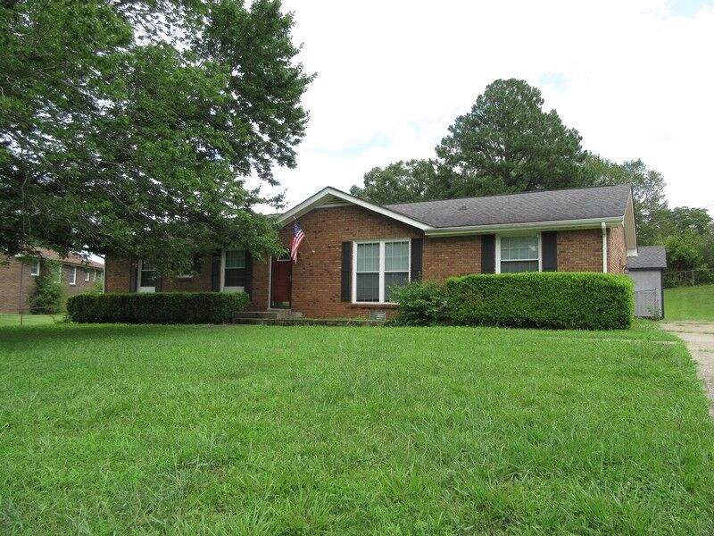 Property Photo: 404 Christopher Dr TN 37042