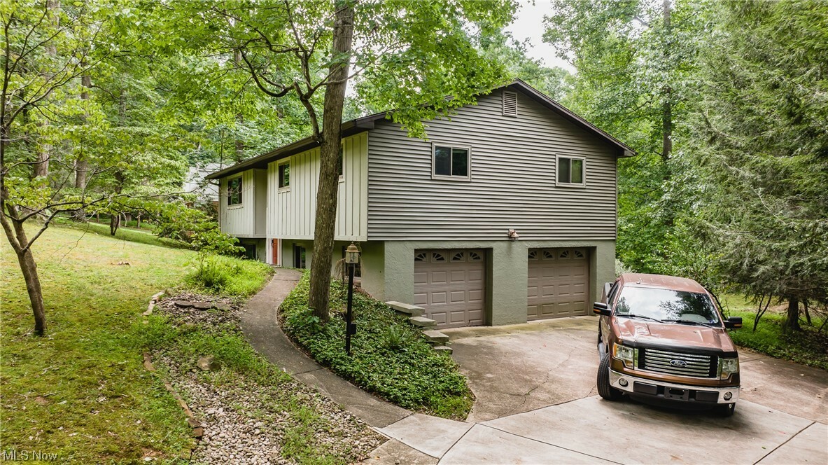 Property Photo:  52 Oak Leaf Drive  WV 26104 