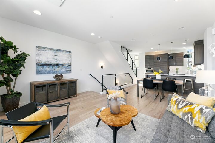 Property Photo: 1017 A 6th Avenue N WA 98109