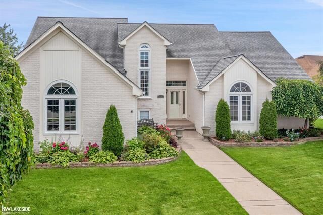 Property Photo:  18008 Heritage  MI 48044 