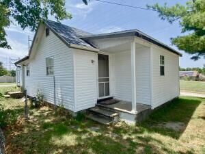Property Photo:  410 W 31st Street  MO 64804 