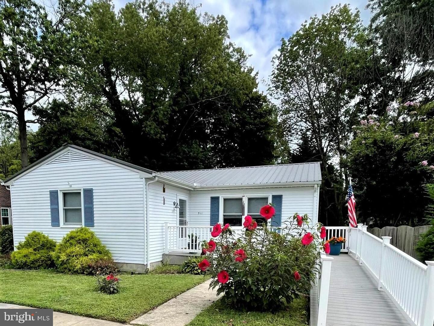 Property Photo: 511 N Bradford Street DE 19904