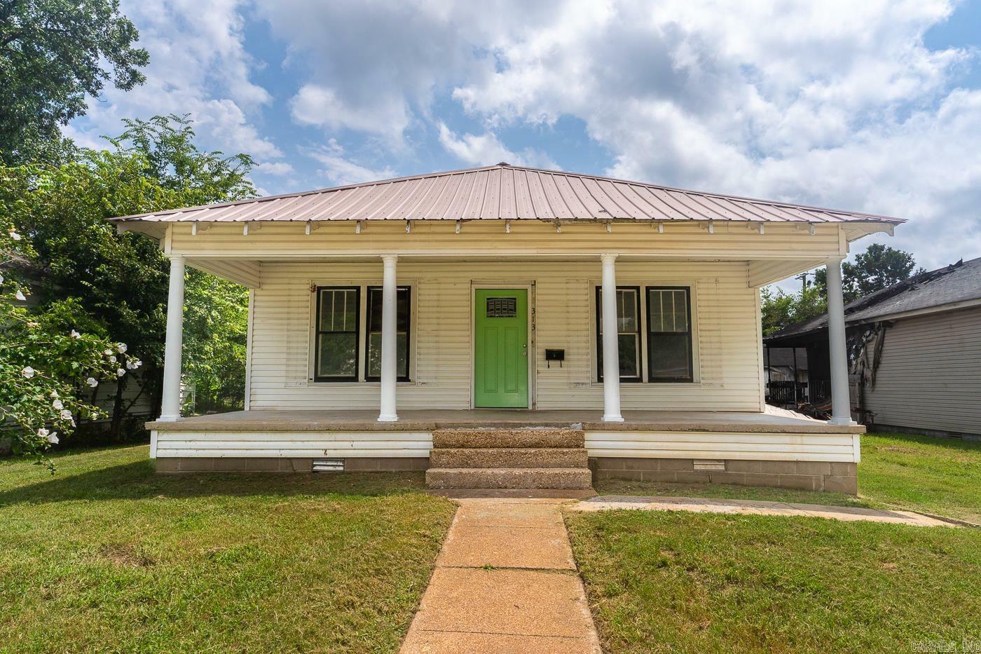 Property Photo:  313 W Speedway  AR 72472 