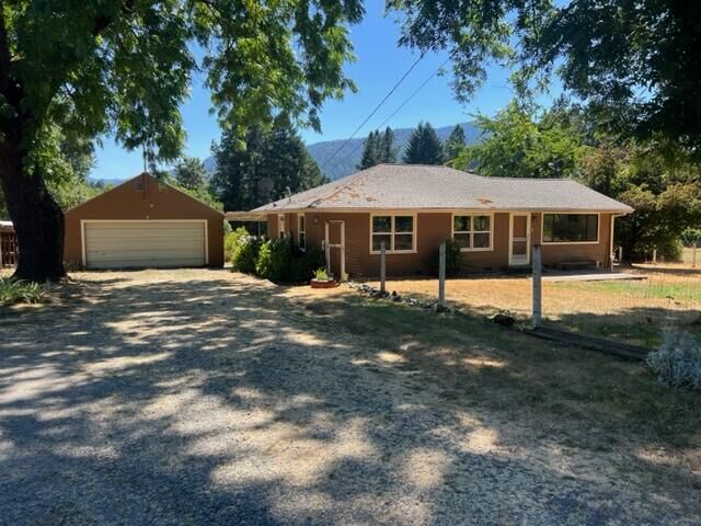 Property Photo: 226 Oak Lane CA 95573