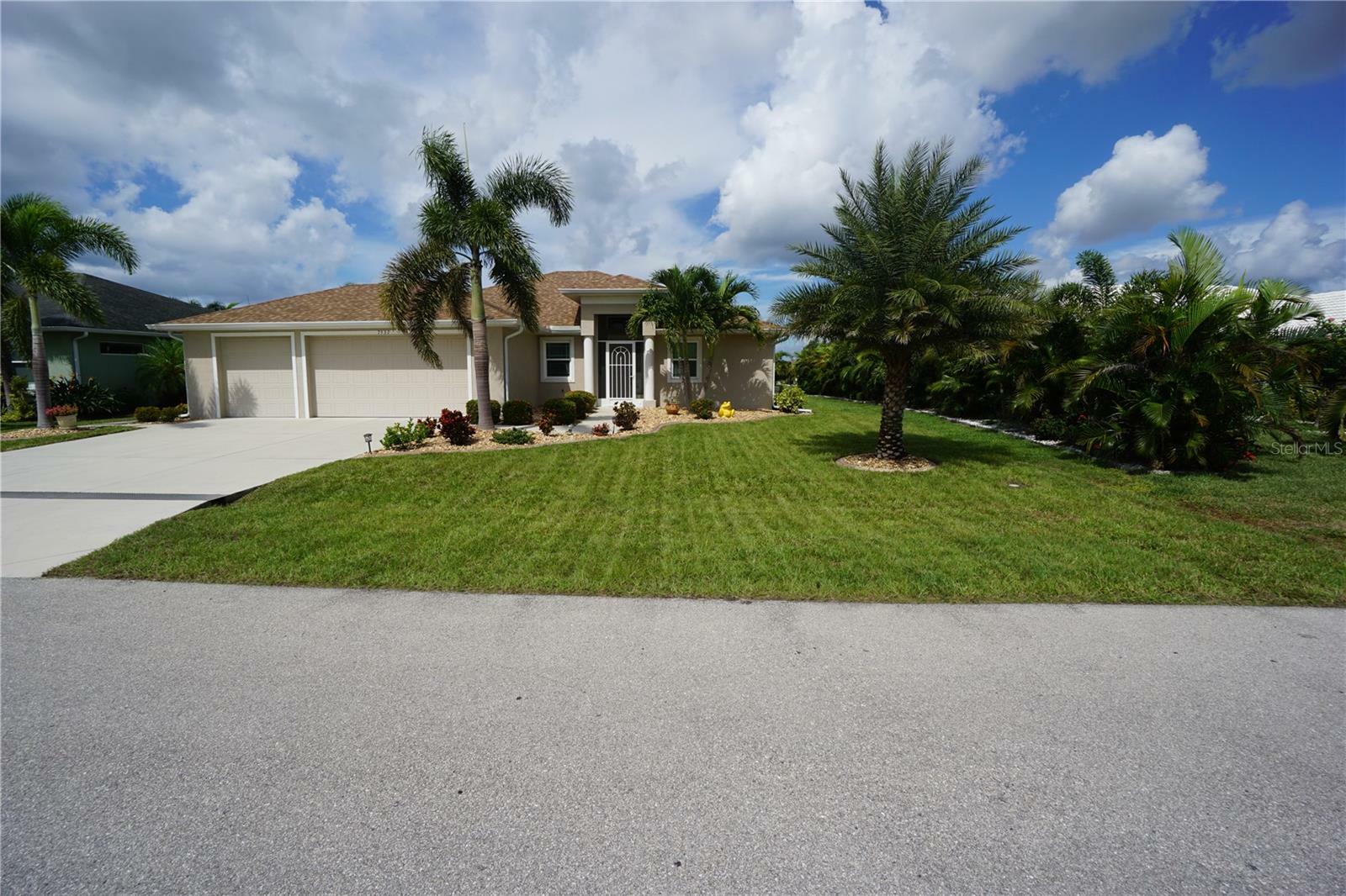 Property Photo:  7537 Ligustrum  FL 33955 