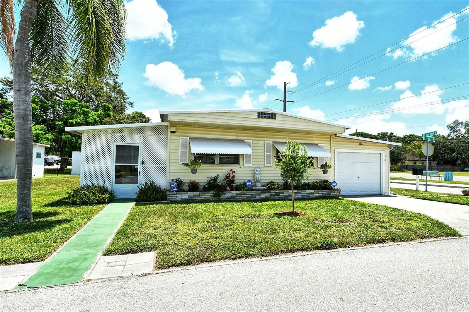 Property Photo:  215 52nd Avenue Boulevard W  FL 34207 